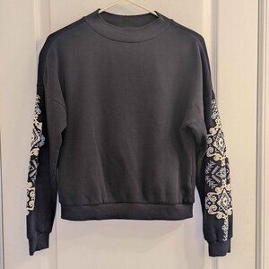 Embroidery Sleeve Navy Top